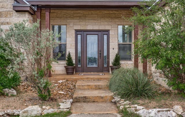 4-bedroom rental at 106 River Mountain Dr in Boerne, TX — photo 5
