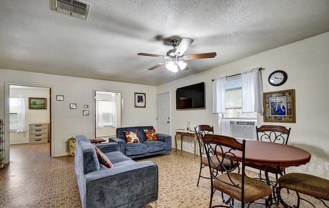 2-bedroom rental at 311 N 3rd St in Christine, TX — photo 5