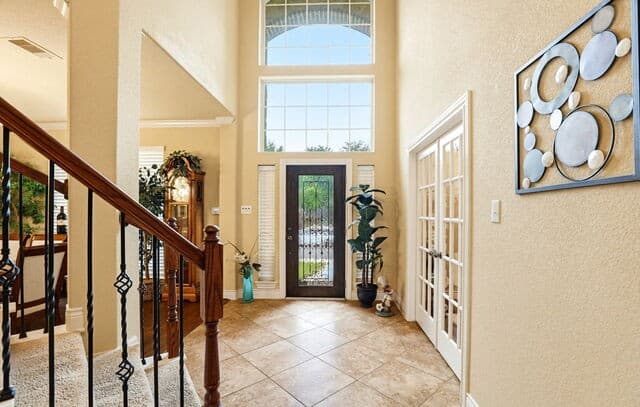 5-bedroom rental at 8931 Cimarron Rte in San Antonio, TX — photo 2