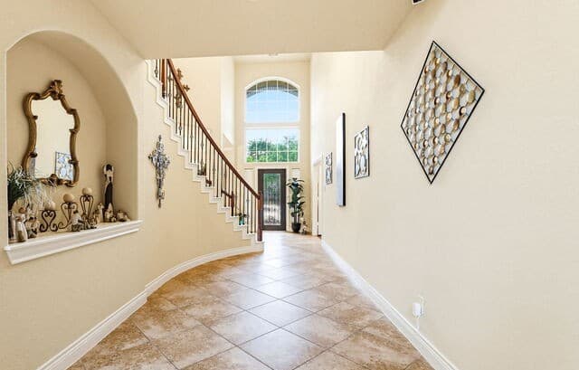 5-bedroom rental at 8931 Cimarron Rte in San Antonio, TX — photo 3