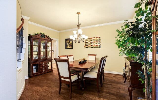 5-bedroom rental at 8931 Cimarron Rte in San Antonio, TX — photo 5