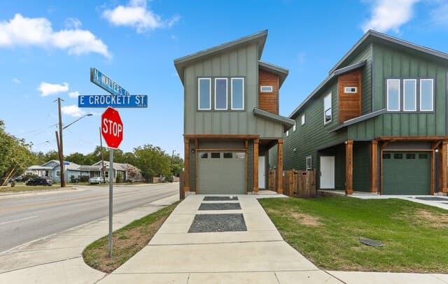 3-bedroom rental at 1962 E Crockett in San Antonio, TX — photo 1