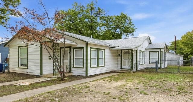 rental at 631 W Magnolia Ave in San Antonio, TX — photo 3