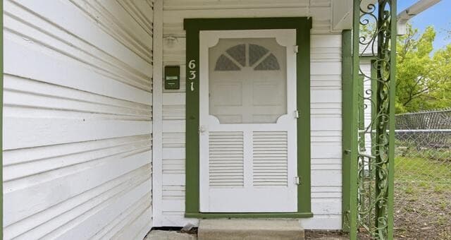 rental at 631 W Magnolia Ave in San Antonio, TX — photo 4