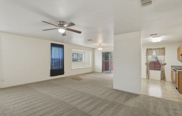 3-bedroom rental at 101 Gatewood Lk in Cibolo, TX — photo 3