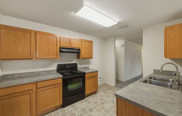 3-bedroom rental at 101 Gatewood Lk in Cibolo, TX — photo 4