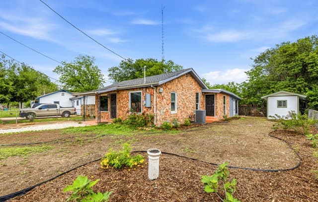 4-bedroom rental at 628 Fleming St in San Antonio, TX — photo 1
