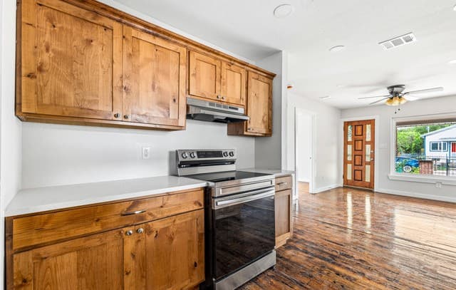 4-bedroom rental at 628 Fleming St in San Antonio, TX — photo 5