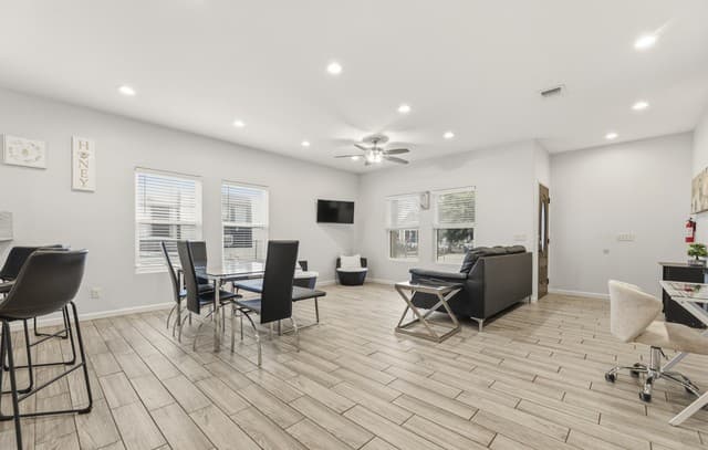 2-bedroom rental at 128 Sharer St in San Antonio, TX — photo 1