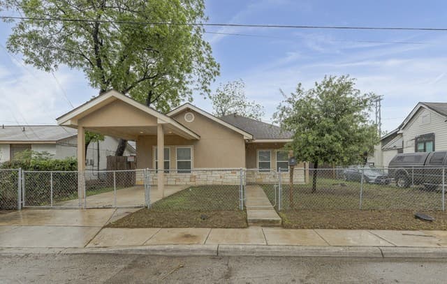 2-bedroom rental at 128 Sharer St in San Antonio, TX — photo 5