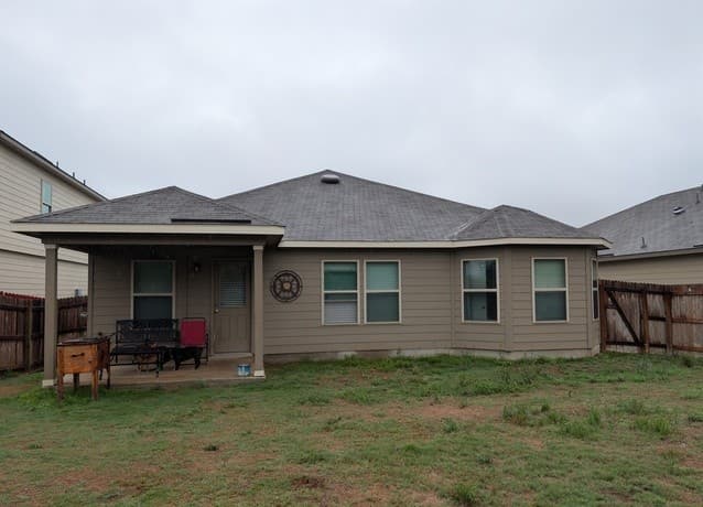 3-bedroom rental at 7038 Emerald in San Antonio, TX — photo 2