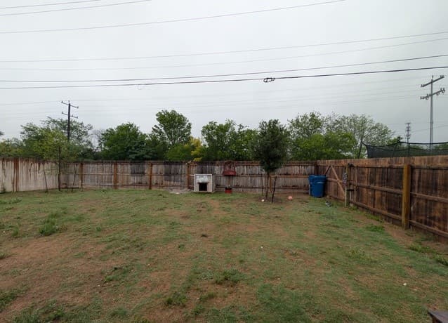 3-bedroom rental at 7038 Emerald in San Antonio, TX — photo 4