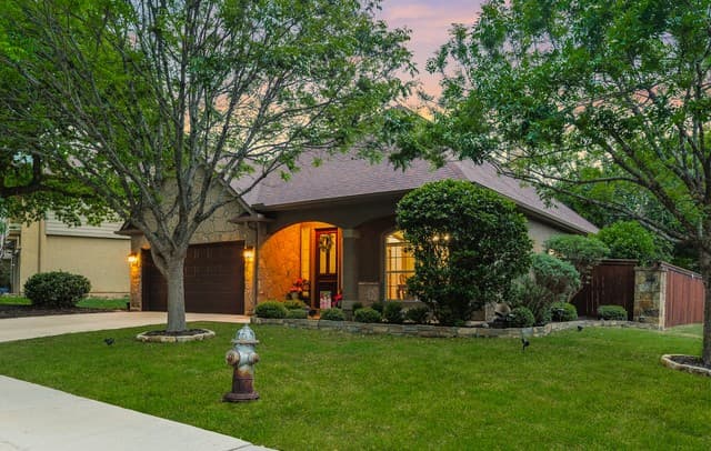 4-bedroom rental at 8330 Wayside Crk in San Antonio, TX — photo 3