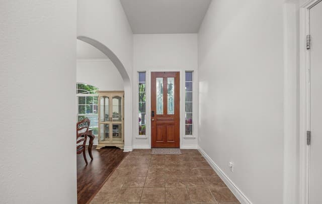 4-bedroom rental at 8330 Wayside Crk in San Antonio, TX — photo 5