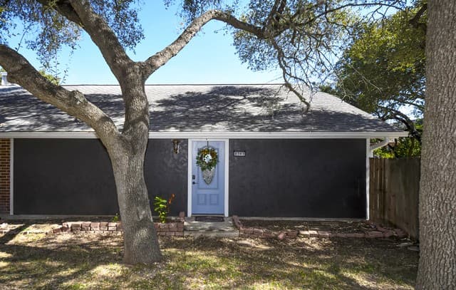 5-bedroom rental at 8702 Collingwood in Universal City, TX — photo 4