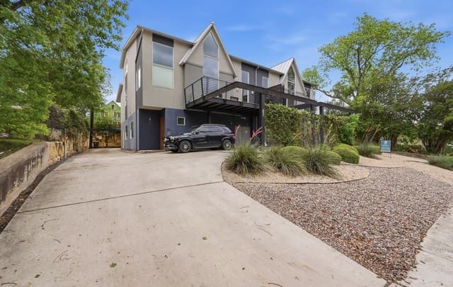 rental at 128 Marcia Pl in Alamo Heights, TX — photo 2