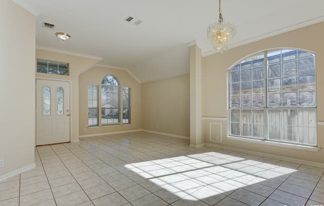 4-bedroom rental at 9923 Tezel Road in San Antonio, TX — photo 2