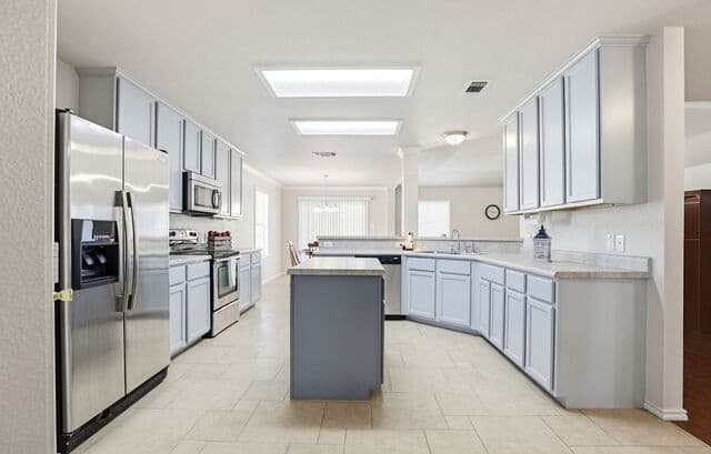 3-bedroom rental at 5619 Spring Fire in San Antonio, TX — photo 3