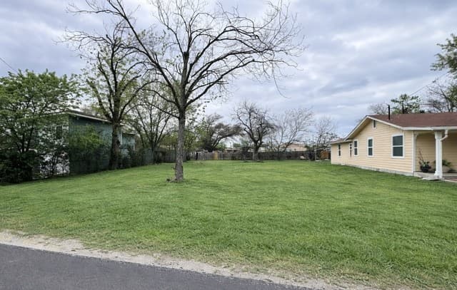 rental at 107 South St in Converse, TX — photo 1