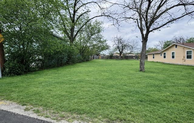 rental at 107 South St in Converse, TX — photo 2