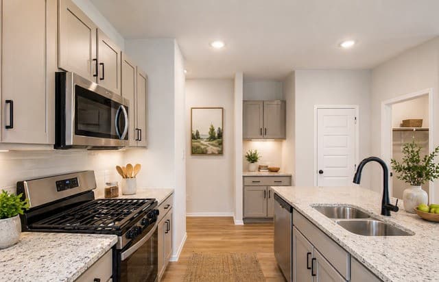 4-bedroom rental at 5723 Hematite Rim in San Antonio, TX — photo 5