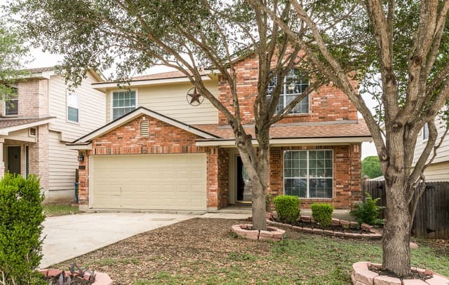 3-bedroom rental at 8034 Shumard Oak Dr in San Antonio, TX — photo 2