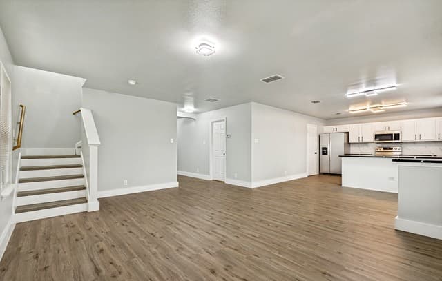 3-bedroom rental at 8034 Shumard Oak Dr in San Antonio, TX — photo 4