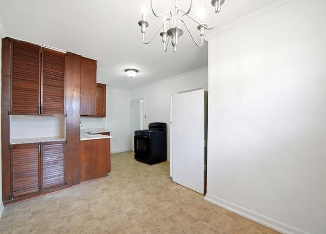 2-bedroom rental at 1311 W Rosewood Ave in San Antonio, TX — photo 4