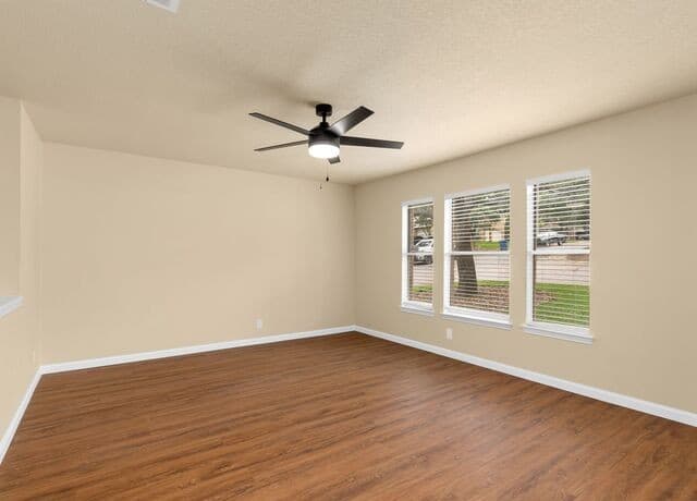 4-bedroom rental at 10802 Winter Creek in San Antonio, TX — photo 3