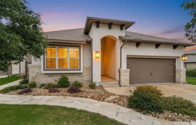 3-bedroom rental at 28331 Charlotte Cove in San Antonio, TX — photo 2
