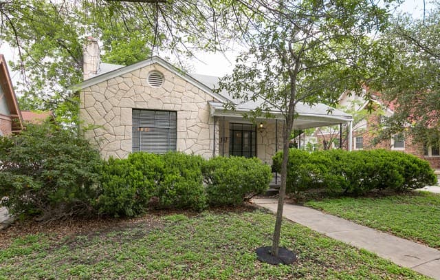 3-bedroom rental at 147 North Dr in San Antonio, TX — photo 1