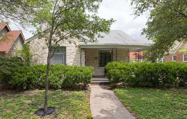 3-bedroom rental at 147 North Dr in San Antonio, TX — photo 2