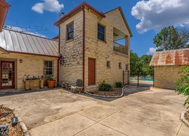 4-bedroom rental at 7715 AND 7725 Sweetwind Cir in Boerne, TX — photo 5