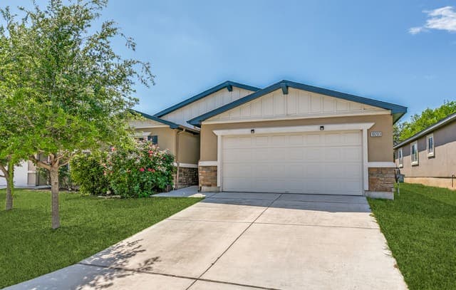 3-bedroom rental at 10203 Relic Oaks in San Antonio, TX — photo 1