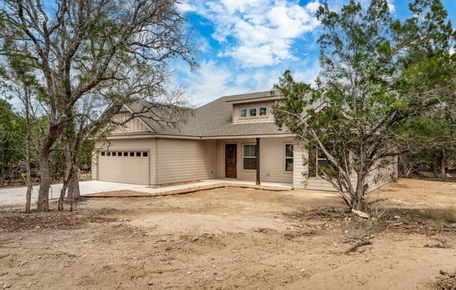 3-bedroom rental at 153 Spotted Horse Trail in Bandera, TX — photo 4