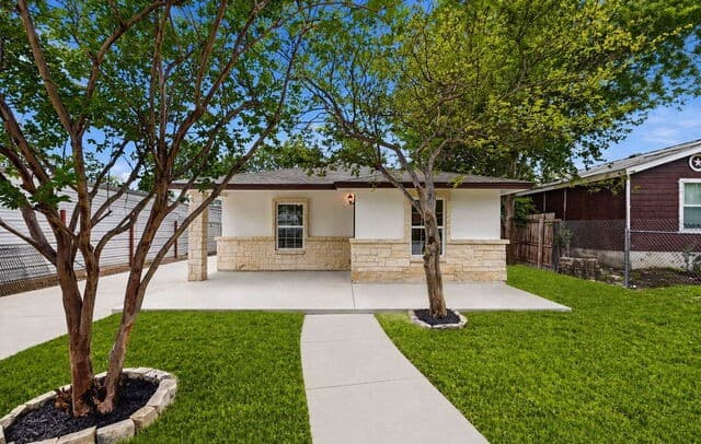 3-bedroom rental at 444 Azucena in San Antonio, TX — photo 1