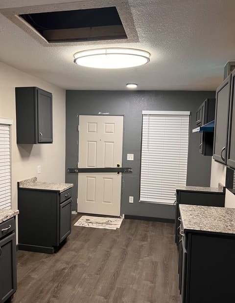 2-bedroom rental at 1011 Center St in San Antonio, TX — photo 4