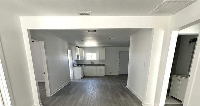 4-bedroom rental at 514 Davis Ave in Devine, TX — photo 3