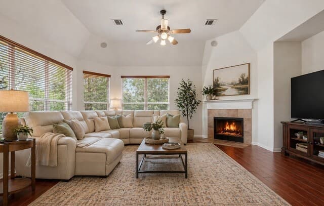 4-bedroom rental at 19203 Brannan Blf in San Antonio, TX — photo 4