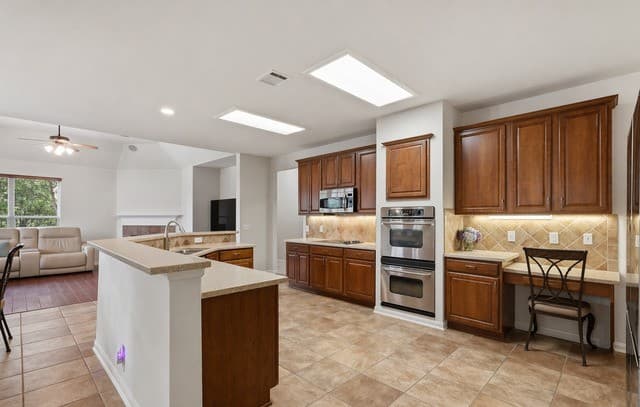 4-bedroom rental at 19203 Brannan Blf in San Antonio, TX — photo 5