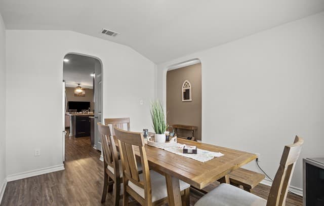 3-bedroom rental at 12911 Whisper Crossing in San Antonio, TX — photo 3