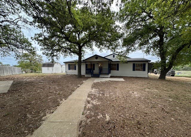 3-bedroom rental at 412 Lake Dr in La Vernia, TX — photo 1