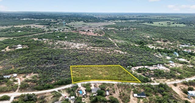 rental at 123 Country View Ln in Floresville, TX — photo 1