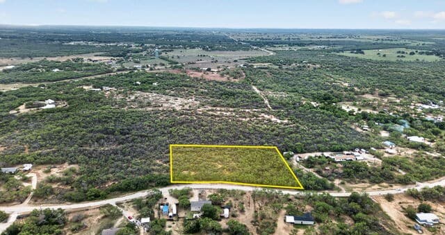 rental at 123 Country View Ln in Floresville, TX — photo 2
