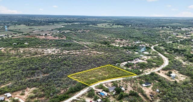 rental at 123 Country View Ln in Floresville, TX — photo 3