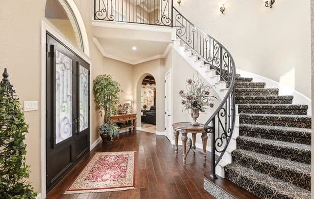 5-bedroom rental at 324 Heavens Way in San Antonio, TX — photo 2