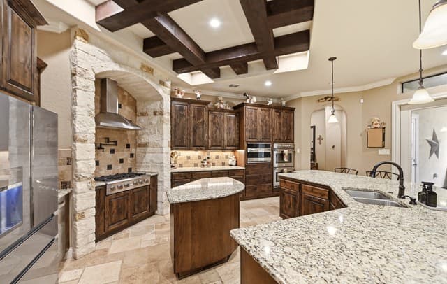 5-bedroom rental at 324 Heavens Way in San Antonio, TX — photo 3