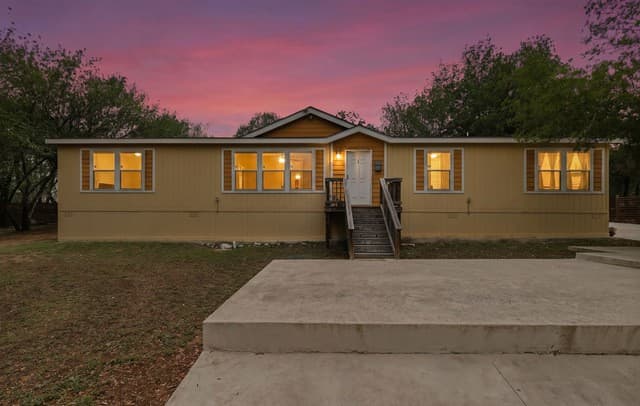 4-bedroom rental at 24231 Post Oak View in San Antonio, TX — photo 1