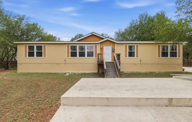 4-bedroom rental at 24231 Post Oak View in San Antonio, TX — photo 2