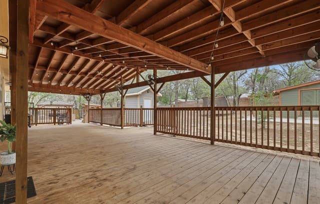 4-bedroom rental at 24231 Post Oak View in San Antonio, TX — photo 3